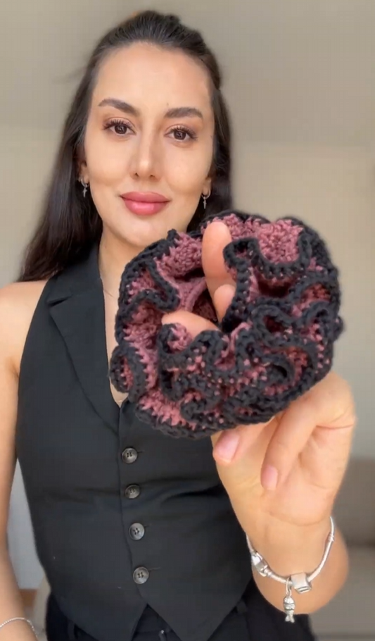 How to Make a Beautiful Hair Clip Using Sensy’s Black and Brown Threads