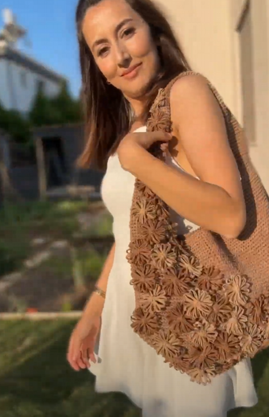 How To Make A Beautiful Flowery Bag With Sensy Raffia Yarn