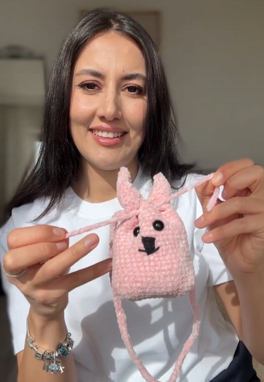 DIY Cute Holiday Bag Using Baby Pink Mini Velvet Yarn