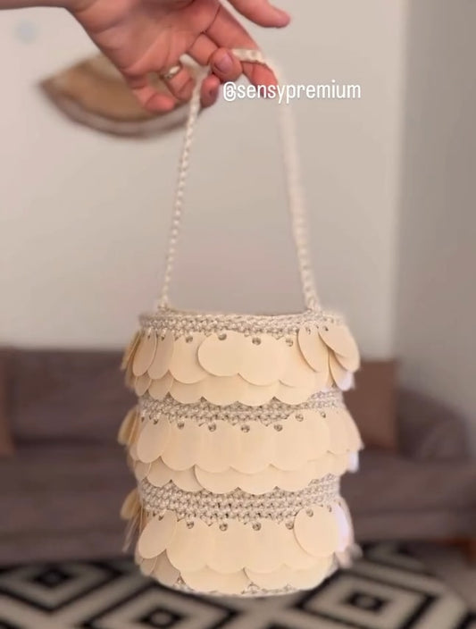 How to Make A White Bag With Sequins Around It