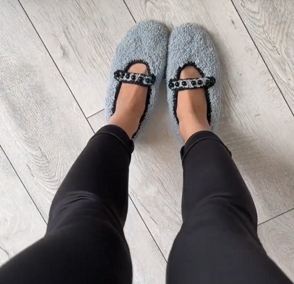 How to Make a Cozy House Slipper with Sensy's Gray Teddy Yarn and Bootie Sole