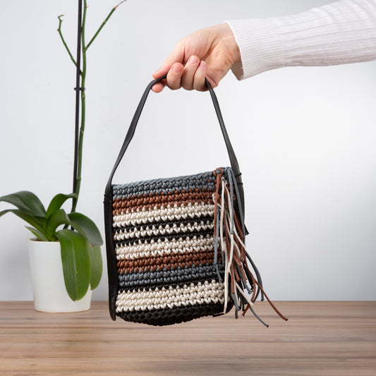 Cylinder Bag With Tassel Detail And Color Transitions Free Pattern